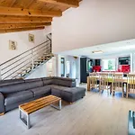 Karlo\'S Modern Penthouse Loft