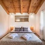 Karlo\'S Modern Penthouse Loft