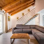 Karlo\'S Modern Penthouse Loft